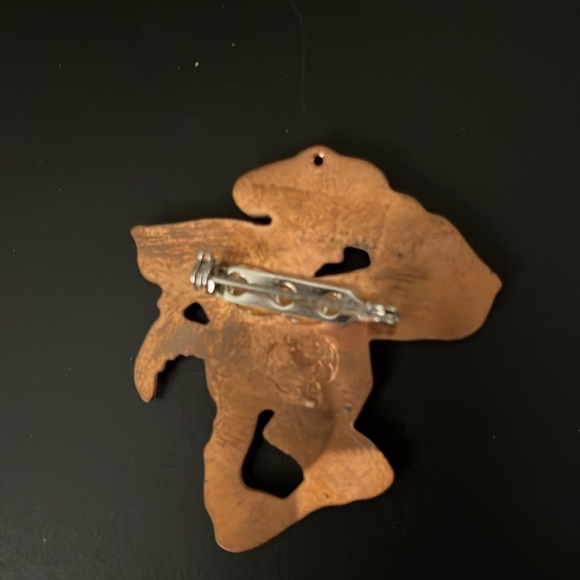 VINTAGE DESIGNS FROM THE DEEP BROOCH WITH DAFFY DUCK! - Picture 2 of 3